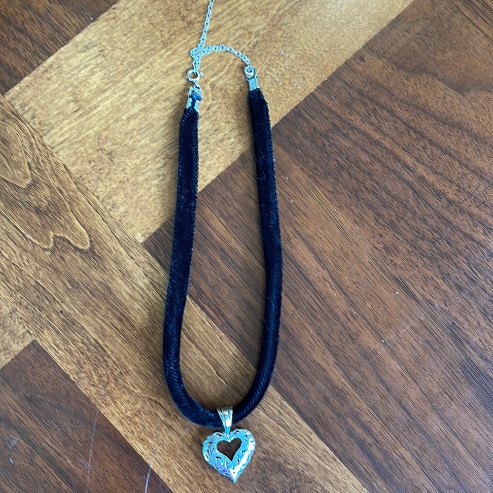 VINTAGE 90S STERLING SILVER FILIGREE HEART CHOKER ON VELVET CHAIN - BEAUTIFUL!